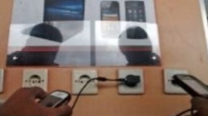 Bahaya Main HP Saat Dicas, Mengapa Main HP Saat Dicas Berbahaya?, Risiko yang Mengintai Saat Main HP Sambil Dicas, Cara Aman Menggunakan Ponsel Saat Dicas, Keselamatan Nomor Satu