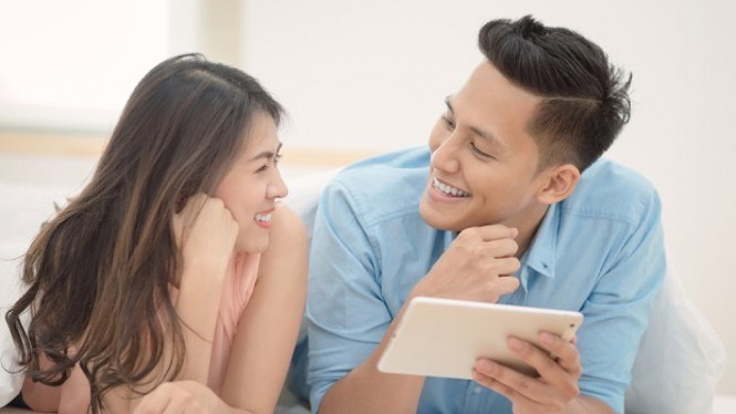 Rahasia di Balik Ketertarikan Perempuan pada Cowok Nakal, Apakah Kamu Juga Salah Satunya?, Alasan Mengapa Perempuan Tertarik pada Laki-Laki Nakal, 1. Media Hiburan Meromantisasi Kenakalan, 2. Sifat-Sifat yang Disebut "Nakal" Kerap Dipahami Sebagai Kepercayaan Diri, 3. Naluri untuk "Memperbaiki" Pasangan, Sisi Gelap dari Hubungan dengan Laki-Laki Nakal, Mengapa Laki-Laki Baik Lebih Ideal?, Kesimpulan: