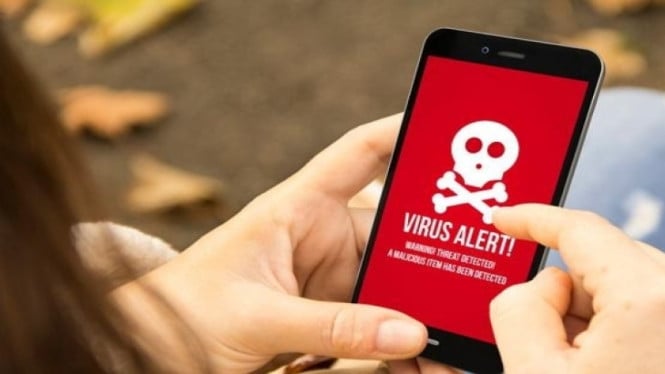 Waspada! 12 Ciri HP Terkena Virus, Nomor 7 Bisa Bikin Pulsa Jebol, 1. Performa HP Turun Drastis, 2. Baterai Cepat Habis dan Panas, 3. Muncul Iklan Pop-up Tiba-tiba, 4. Kuota Internet Cepat Habis, 5. Ada Aplikasi Misterius Muncul Sendiri, 6. Aktivitas Mencurigakan di Akun Online, 7. SMS dan Panggilan Keluar Misterius, 8. Kamera/Mikrofon Aktif Sendiri, 9. Pengaturan Sistem Berubah Sendiri, 10. File Hilang atau Berubah, 11. HP Sering Restart Sendiri, 12. Notifikasi Keamanan Palsu