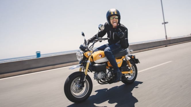 Motor Baru vs Mobil Bekas: Mana yang Lebih Cocok untuk Budget dan Kebutuhanmu?, 1. Sesuaikan dengan Kebutuhan Harian Anda, 2. Pertimbangkan Biaya Operasional, 3. Prioritaskan Kenyamanan dan Keamanan Saat Berkendara, 4. Perhatikan Tingkat Penyusutan Harga (Depresiasi), 5. Faktor Kenyamanan Saat Mengemudi