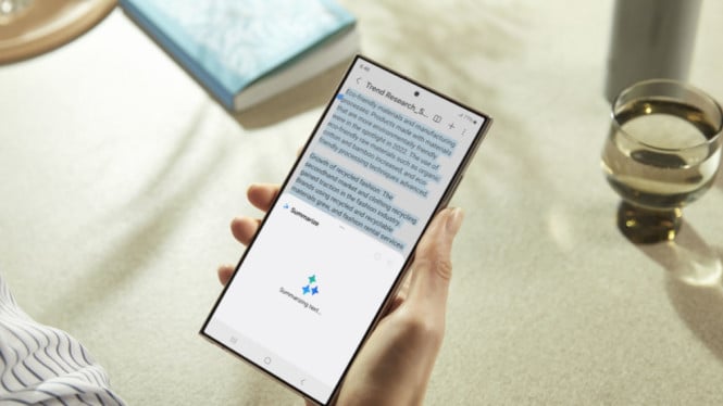 One UI 8 Sudah Hadir di Galaxy S24, Z Fold 6, dan Z Flip 6—Ini Fitur Barunya!, One UI 8 Hadir di Galaxy S24 Series, Pembaruan Juga Tersedia untuk Seri Foldable, Fitur Baru di One UI 8, Kapan Pembaruan Ini Akan Tersedia Secara Global?, Kesimpulan: