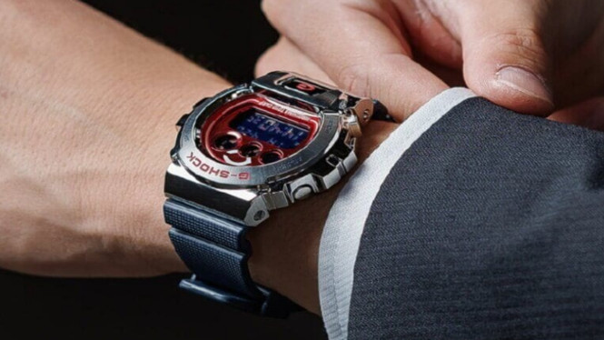 Kolaborasi Langka Casio G-Shock x Hiroshima Toyo Carp: Hanya Ada 2.000 Unit, Simak Harganya!, Desain Ikonik: Perpaduan Merah dan Hitam yang Memukau, Spesifikasi dan Fitur Tangguh, Harga dan Sistem Penjualan, Sejarah dan Relevansi Kolaborasi, Kenapa Anda Harus Memilikinya?