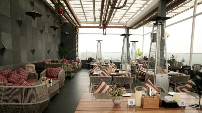 Rooftop Bar Jakarta, 1. Henshin – The Westin Jakarta, 2. SKYE Bar &amp; Restaurant, 3. Cloud Lounge &amp; Dining, 4. Chao Chao – Alila SCBD, 5. KITA Bar – Park Hyatt Jakarta, 6. Lucy in the Sky, 7. Hause Rooftop, 8. La Boheme Rooftop, 9. The Awan Lounge – Kosenda Hotel, 10. BART (Bar at The Rooftop) – Artotel Thamrin