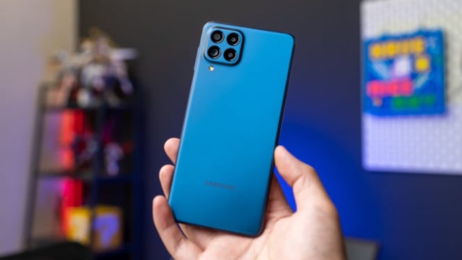 Samsung Galaxy M53 5G, Desain dan Layar, Kamera Utama 108 MP, Performa dan Penyimpanan, Baterai Jumbo, Sistem dan Fitur Tambahan, Varian Warna dan Harga