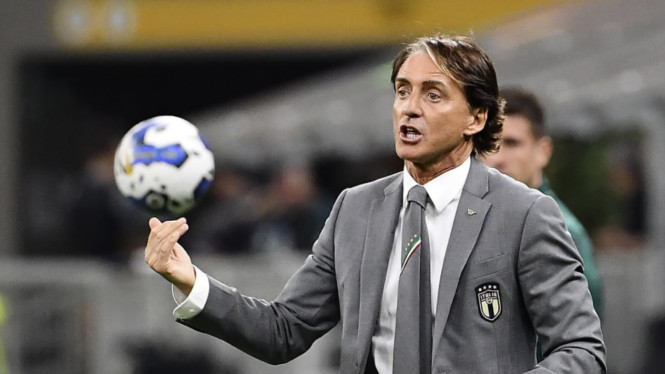 Roberto Mancini, 1. Jesus Casas – Ahli Strategi Serangan Balik dari Spanyol, 2. Srecko Katanec – Arsitek Kejutan Uzbekistan, 3. Park Hang-seo – Spesialis ASEAN, 4. Roberto Mancini – Pengalaman Eropa untuk Garuda