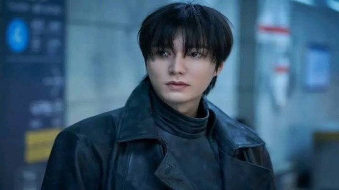 Lee Min Ho Comeback! Jadi Jurnalis Pemberani di Film Thriller “Assassin(s)”, Adaptasi dari Kisah Nyata Berdarah, Karakter Utama: Tiga Sosok, Satu Misi, Kolaborasi Tiga Generasi Aktor, Antusiasme Penggemar Menggema, Hive Media Corp Jaga Rapat Jadwal Tayang, Transformasi Lee Min Ho di Dunia Akting