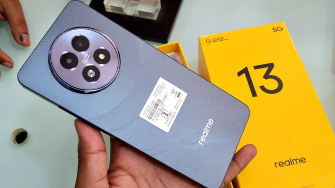 HP 2 Jutaan, 1. Infinix Hot 60 Pro+: Kamera Sony IMX882 50MP, 2. Tecno Camon 40: Kamera 50MP + 32MP Selfie, 3. OPPO A5: Dual Kamera 50MP dan Baterai 6000 mAh, 4. OPPO A60: Kamera 50MP, Desain Premium, 5. realme 13 5G: Fitur OIS di Kelas 2 Jutaan, 6. vivo Y29: Kamera 50MP, Baterai 6500 mAh