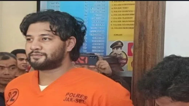 Ammar Zoni Kembali Ditangkap!, Awal Mula: Tersandung di Tanggal Cantik (2017), Kambuh Lagi: Kembali Ditangkap karena Sabu (2023), Dua Bulan Kemudian, Kembali Ditangkap (Desember 2023), Babak Baru: Terlibat Peredaran Narkoba di Rutan (2025), Reaksi Publik dan Nasib Karier