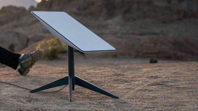 Starlink di Indonesia: Apakah Layanan Satelit Ini Benar-Benar Solusi untuk Kesenjangan Digital?, Tantangan Internet di Negeri Kepulauan, Penurunan Performa Starlink dalam Setahun, Perbandingan Starlink vs FWA, Koneksi dari Langit, Tantangan di Bumi, Rintangan Regulasi dan Isu Persaingan, Antara Janji dan Realita