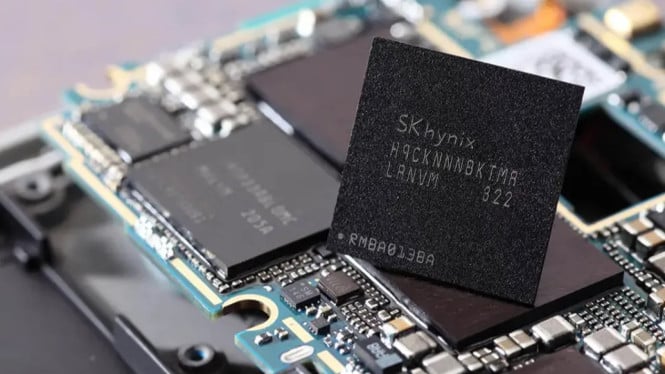 Smartphone Makin Mahal! Xiaomi Akui Harga Redmi K90 Pro Naik Gara-Gara DRAM, Mengapa Harga DRAM Dunia Naik? Peran Besar AI dalam Krisis Pasokan, Xiaomi Terkena Imbas Langsung: Redmi K90 Pro Jadi Korban Pertama, Respons Xiaomi: Potongan Harga Sementara untuk Redam Kritik, Apakah Kenaikan Harga Ini Akan Menyebar ke Model Lain?, Dilema Industri: Naikkan Harga atau Pangkas Margin?, Dampak Jangka Panjang: Smartphone Bisa Jadi Lebih Mahal Secara Permanen, Apa yang Bisa Dilakukan Konsumen?, Kesimpulan: Era Smartphone Murah Mulai Berakhir?