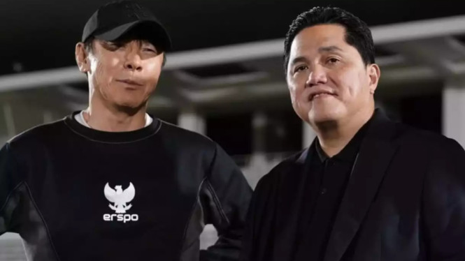 Shin Tae-yong dan Erick Thohir, Rumor Kembalinya Shin Tae-yong Mencuat Usai Kluivert Dipecat, Erick Thohir Tegas: Era Shin Tae-yong Sudah Selesai, Era Baru Timnas Indonesia Segera Dimulai, Shin Tae-yong: Dari Pahlawan ke Babak Baru
