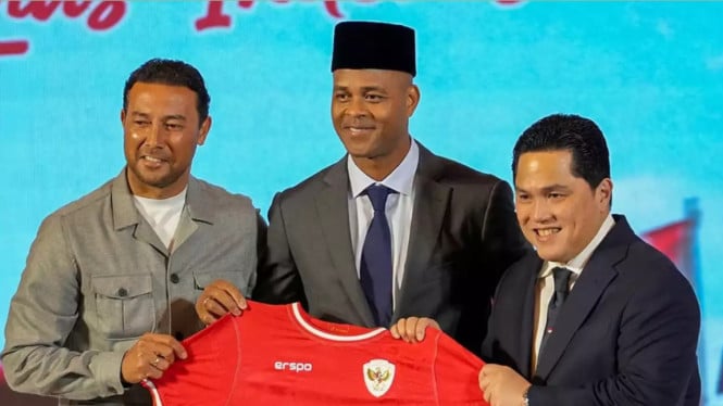 Denny Landzaat dan  Patrick Kluivert