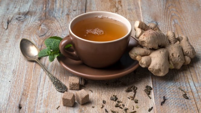 Minuman Penghangat Alami, 1. Wedang Ronde: Hangat Jahe dengan Sensasi Kenyal yang Menggoda, 2. Wedang Uwuh: “Sampah” yang Menyehatkan dari Yogyakarta, 3. Bir Pletok: Minuman Betawi Tanpa Alkohol yang Penuh Rempah, 4. Bir Kotjok: Rahasia Hangat dari Bogor yang Hampir Punah, 5. Bandrek: Wedang Jahe Ala Sunda dengan Sentuhan Kampung, 6. Bajigur: Minuman Cokelat Hangat dari Tanah Pasundan