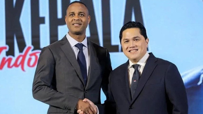 Patrick Kluivert dan Erick Thohir, Tiga Pelatih Asing Ditawarkan ke PSSI, Profil Singkat Tiga Kandidat Pelatih, PSSI Masih Hati-Hati Tentukan Arah, Akankah Salah Satu dari Tiga Nama Ini Dipilih?