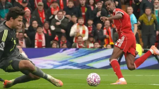 Ruben Amorim Patahkan Rekor 9 Tahun di Anfield, Ini 5 Fakta Uniknya!, 1. Ruben Amorim Pecahkan Rekor di Anfield, 2. Kemenangan Bersejarah MU di Anfield, 3. Harry Maguire: Senjata Rahasia Amorim, 4. Kemunduran Drastis Liverpool, 5. Sejarah Baru di Era Amorim