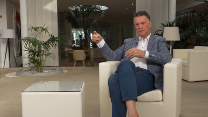 Louis van Gaal, Posisi Kosong Setelah Patrick Kluivert Didepak PSSI, Fans Garuda Kompak Dukung Sosok yang Sudah Terbukti, Van Gaal Dinilai Tak Realistis, Fans Minta Fokus pada Pelatih Rasional, PSSI Diminta Cepat Ambil Keputusan