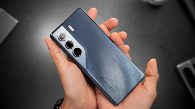 HP 2 Jutaan RAM 8/256, 1. Redmi Note 14 – Stylish dan Kencang, 2. Infinix Hot 50 Pro+ – Juara Fast Charging, 3. Tecno Spark 30 Pro – Layar Mewah Harga Bersahabat, 4. Poco M7 – Daya Tahan Ekstra dengan Baterai 7000 mAh, 5. iQOO Z9x – Performa Snapdragon Kelas Menengah, 6. Infinix Note 50 – Baterai Tahan 6 Tahun, 7. Tecno Camon 40 – Kamera dan Layar Premium
