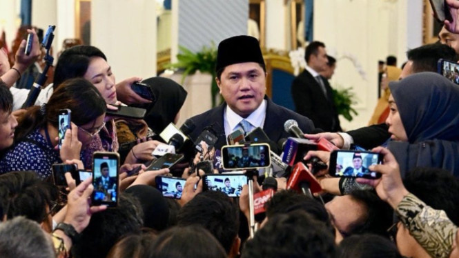 Erick Thohir, 1. Bojan Hodak (Persib Bandung), 2. Bernardo Tavares (Mantan Pelatih PSM Makassar), 3. Mauricio Souza (Persija Jakarta), 4. Jean Paul van Gastel (PSIM Yogyakarta)