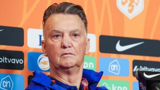 Louis van Gaal, Konferensi Pers Van Gaal: Tidak Ada Pembahasan Soal Timnas Indonesia, Foto Pelukan Frank de Boer dan Simon Tahamata: Hanya Coincidence, Timur Kapadze: Mengaku Fokus pada Timnas Uzbekistan, Pernyataan Resmi dari PSSI, Kesimpulan: