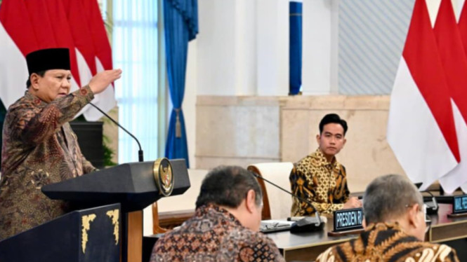 Solusi Baru Prabowo: Akses Internet Murah untuk Sekolah di Daerah Terpencil!, Teknologi Internet Murah untuk Sekolah, Smart TV Sebagai Media Pembelajaran Digital, Konten Belajar dari Guru Terbaik, Keuntungan Teknologi Internet Murah, Perbandingan dengan Starlink, Langkah Menuju Pemerataan Pendidikan, Kesimpulan: