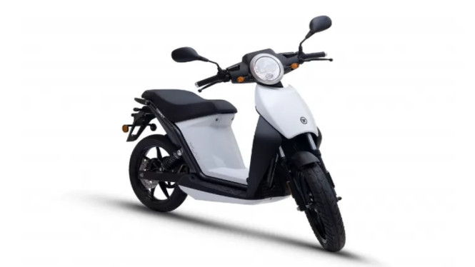 Torrot Muvi: Skuter Listrik Cerdas, Desain Modern dan Struktur Tangguh, Sistem Pengereman Aman dan Responsif, Performa Motor yang Efisien dan Bertenaga, Kapasitas Baterai dan Jarak Tempuh, Fitur Cerdas dan Konektivitas Digital, Pengisian Daya Cepat dan Fleksibel, Kelebihan dan Daya Tarik Utama