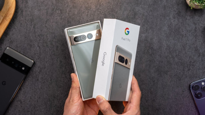 Google Pixel 7, 1. Performa Cepat dengan Chipset Google Tensor G2, 2. Kamera AI Terdepan di Kelasnya, 3. Desain Premium dan Tahan Lama, 4. Android Murni dengan Dukungan Pembaruan Panjang, 5. Fitur Lengkap dengan Harga yang Kini Terjangkau