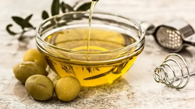 Jangan Tertipu Rasa Gurihnya! Ini Cara Deteksi Minyak Babi dalam Makanan, Mengapa Minyak Babi Masih Digunakan di Industri Makanan?, 7 Ciri Fisik dan Sensorik Makanan yang Mengandung Minyak Babi, Tips Praktis Menghindari Konsumsi Minyak Babi Secara Tidak Sadar, Mitos vs Fakta: Apakah Semua Gorengan Renyah Pakai Minyak Babi?, Respons Lembaga Halal dan Regulasi di Indonesia, Kesimpulan: Kewaspadaan adalah Bentuk Ibadah