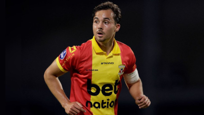 Mats Deijl, Pengamat: “Bisa Jadi Kebetulan, Tapi Waktunya Tidak Tepat”, Hilgers Ditinggalkan, Cedera ACL Jadi Pukulan Berat, Konflik Kontrak dan Ketidakpastian Masa Depan, Mats Deijl: Bek Berpengalaman dengan Darah Asia, Situasi FC Twente Jelang Bursa Transfer