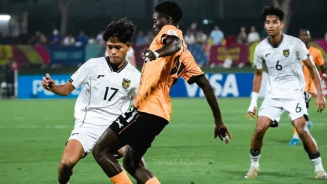 Dihujat Setelah Kalah dari Zambia, Nova Arianto Ungkap Fakta Pahit soal Garuda Muda, Jalannya Pertandingan: Harapan Pagi, Kekecewaan Sore, Statistik Seimbang, Tapi Zambia Lebih Tajam, Pernyataan Jujur Nova Arianto: “Mereka Terlalu Takut”, Dua Wajah Garuda Muda: Takut di Babak Pertama, Berani di Babak Kedua, Peluang Lolos Masih Terbuka Lebar, Ujian Sesungguhnya: Lawan Brasil, Lawan Rasa Takut, Pesan untuk Sepak Bola Indonesia: Mental Dimulai dari Akar, Kesimpulan: Kekalahan yang Bisa Jadi Titik Balik