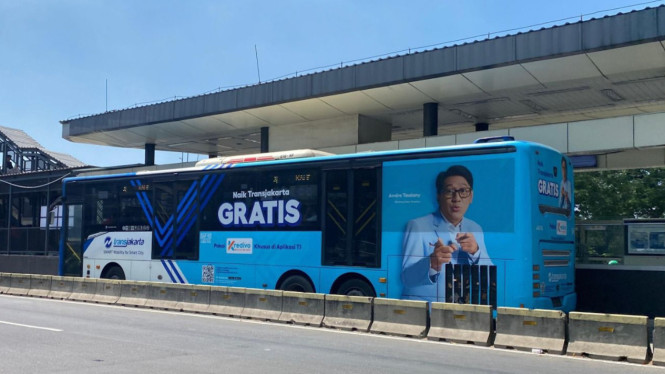 Pegawai Swasta Bergaji di Bawah Rp6,2 Juta Bisa Naik MRT Gratis-Cek Apakah Anda Memenuhi Syarat!, Apa Itu Program Subsidi Transportasi Massal DKI Jakarta 2025?, Batas Gaji yang Berlaku: Mengapa Rp6,2 Juta?, Syarat Lengkap untuk Mendapatkan Akses Gratis Transportasi Massal, Moda Transportasi yang Ditanggung Gratis, Cara Mendapatkan Kartu Pekerja Jakarta (KPJ), Mengapa Verifikasi Data Dilakukan Setiap 6 Bulan?, Dampak Sosial dan Ekonomi Program Ini, Kritik dan Tantangan yang Perlu Diwaspadai, Kesimpulan: Langkah Nyata untuk Keadilan Mobilitas di Ibu Kota