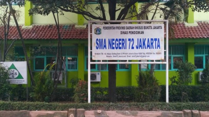 Ledakan Saat Salat Jumat! Ada Orang Mencurigakan di Masjid SMAN 72 Jakarta, Kronologi Ledakan: Terjadi Tepat Saat Khutbah Jumat, Korban dan Penanganan Medis, Saksi Sebut Ada Orang Mencurigakan Sebelum Ledakan, Respons Aparat: Gabungan Polri dan TNI Jaga Ketat Lokasi, Dampak Psikologis dan Gangguan Aktivitas Sekolah, Analisis Awal: Apakah Ini Aksi Teror?, Konteks Keamanan Nasional: Kewaspadaan di Momen Rawan, Imbauan untuk Masyarakat, Kesimpulan: Jakarta dalam Status Waspada Tinggi
