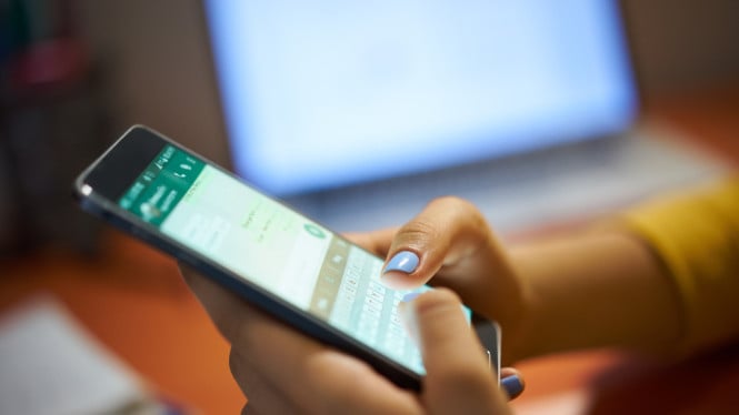 WhatsApp, Integrasi WhatsApp dan Apple Semakin Erat, Koneksi Otomatis Tanpa Pindai QR Code, Bisa Kirim Pesan, Voice Note, dan Emoji, Tetap Terhubung dengan iPhone, Langkah Besar Menuju WhatsApp Multiplatform, Pengalaman yang Lebih Lengkap untuk Pengguna, Langkah Strategis WhatsApp di Dunia Wearable