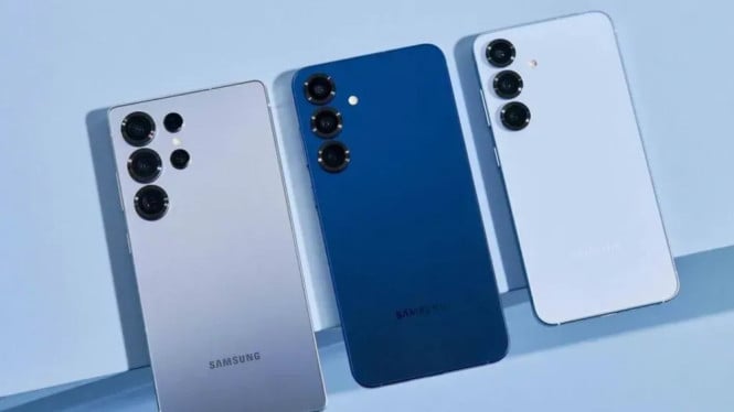Bocoran Galaxy S26: Chip 2nm Pertama Samsung, AI Lebih Pintar, Performa Meledak!, Tiga Pilar Revolusioner Galaxy S26: AI, Chip, dan Kamera, Dual-Chip Strategy: Exynos vs Snapdragon, Masih Berlanjut, Bukti Performa: Skor Geekbench Bocor, Exynos Unggul!, Desain dan Tanggal Rilis: Masih Dirahasiakan, Tapi Ada Isyarat, Kesimpulan: Galaxy S26 Bukan Sekadar Ponsel—Ini Deklarasi Teknologi