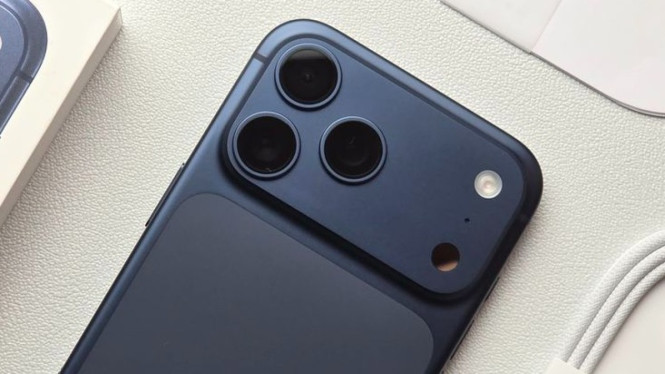Cari HP Baru? Ini 14 Ponsel Terbaru Oktober 2025, dari Murah sampai Flagship!, 1. iPhone 17 Series: Dominasi Apple di Segmen Premium, 2. Huawei Pura 80: Comeback Kuat dengan Kirin 9010s, 3. Realme Serbu Pasar Mid-Range dengan Tiga Model Baru, 4. Oppo Perluas Lini A-Series dengan Empat Varian Baru, 5. Poco &amp; Motorola: Andalan HP Murah Berkualitas, 6. iQoo Z10R: Performa Gaming dengan Harga Terjangkau