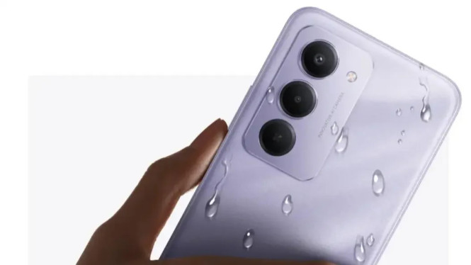 Nggak Takut Lowbat Lagi! Ini 6 HP Baterai Monster Harga Mulai Rp1,4 Juta, 1. iQOO Z10R: Baterai 5700mAh + Layar AMOLED 120Hz, Harga Rp3 Jutaan, 2. Motorola Moto G06: HP Termurah dengan Baterai 7000mAh!, 3. Redmi 15: Baterai 7000mAh + Fast Charging 33W, Harga Rp1,9 Juta, 4. TECNO POVA 7: Gaming Phone dengan Baterai 7000mAh &amp; Isi Daya 45W, 5. iQOO Neo 10: Flagship Gaming dengan Baterai 7000mAh &amp; Isi Daya 120W!, 6. POCO M7: Layar 6,9 Inci + Reverse Charging, Harga Rp2 Jutaan