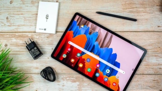 Ilustrasi tablet desain grafis