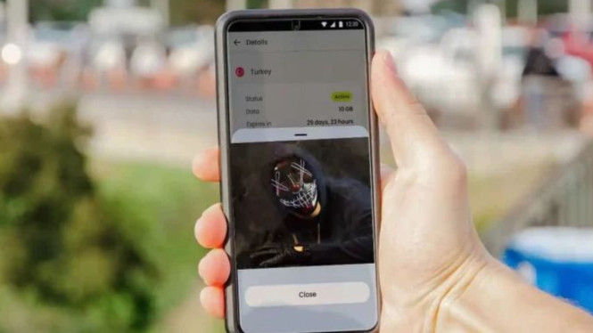 Ilustrasi Hp disadap, 1. Baterai Mendadak Cepat Terkuras, 2. Performa HP Menjadi Sangat Lambat, 3. Penggunaan Data Internet Tidak Wajar, 4. Riwayat Panggilan dan SMS Mencurigakan, 5. Muncul Iklan Pop-up Secara Berlebihan