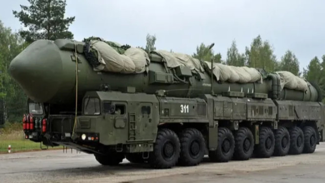 Perang Dingin Baru? Rusia Gelar Rudal ke Venezuela Lawan Kapal Induk AS, Apa Itu Rudal Oreshnik? Senjata Mematikan yang Pernah Hancurkan Kiev, Latar Belakang Konflik: AS Perkuat Kehadiran, Rusia Balas dengan Janji Militer, Pernyataan Resmi Rusia: Lavrov Tegaskan Komitmen ke Venezuela, Mengapa Venezuela? Peran Geopolitik di Backyard AS, Tanggapan Internasional dan Potensi Krisis Global, Apa Selanjutnya? Antara Diplomasi dan Konfrontasi, Kesimpulan: Tanda Bahaya di Cakrawala Geopolitik