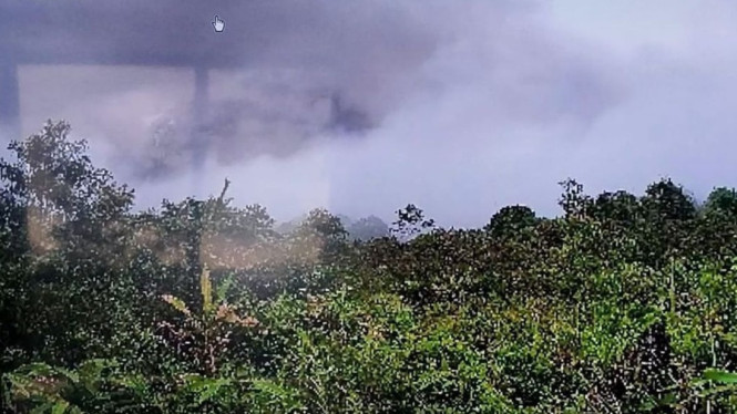 Semeru Kembali Erupsi, Awan Panas 5 Km, Warga Lereng Diminta Jauhi Sungai!, BPBD Kirim Tim Reaksi Cepat, Warga Diminta Jauhi Zona Bahaya, Apa Itu Awan Panas? Mengapa Sangat Berbahaya?, Status Gunung Semeru dan Rekomendasi PVMBG, Masyarakat Harus Siaga, Bukan Panik, Prediksi Dampak Lanjutan: Hujan Abu hingga Banjir Lahar, Kesimpulan: Waktu untuk Waspada, Bukan Menunggu