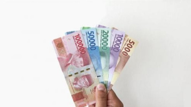 Waspada! Redenominasi Bisa Bikin Ekonomi Kolaps—Lihat Nasib Zimbabwe &amp; Argentina, Apa Itu Redenominasi? Bukan Pemotongan Nilai, Tapi Penyederhanaan Digit, Zimbabwe: Redenominasi di Tengah Hiperinflasi Bencana yang Tak Terelakkan, Venezuela: Redenominasi Berulang, Tapi Inflasi Tak Pernah Berhenti, Argentina: Redenominasi yang Tidak Menyelesaikan Masalah Utang, Kontras: Negara yang Sukses Turki, Brasil, Prancis, Ancaman bagi Indonesia: Biaya, Risiko Inflasi, dan Kesiapan Sistem, Syarat Wajib Redenominasi Menurut Ahli, Kesimpulan: Redenominasi Bukan Solusi Ajaib Tapi Risiko Besar Jika Salah Waktu