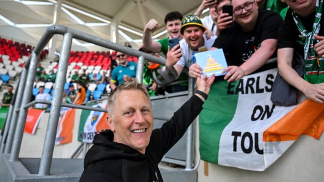 Heimir Hallgrimsson, Ringkasan Berita:, Media Irlandia Sebut Indonesia Tertarik pada Hallgrimsson, Jejak Panjang Pelatih Islandia, Karier Klub dan Tim Nasional, Pelatih dengan Pendekatan Unik, Peluang ke Timnas Indonesia, Profil Singkat Heimir Hallgrimsson