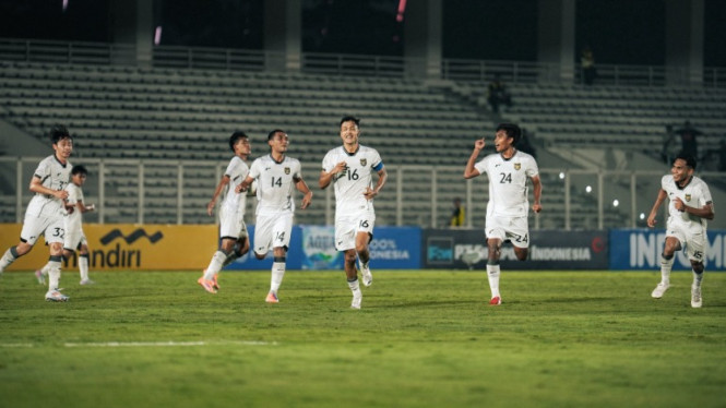 SEA Games di Thailand Lagi! Akankah Timnas Indonesia U-22 Terjebak Kutukan Gagal Lagi?, Rekor Buruk Timnas Indonesia di SEA Games Thailand: Tiga Kegagalan Beruntun, Mengapa Thailand Jadi “Kuburan” bagi Timnas Indonesia?, SEA Games 2025: Grup C Menjanjikan, Tapi Tidak Mudah, Modal Garuda Muda: Indra Sjafri dan Generasi Emas 2025, Target Kemenpora: Medali Perak, Tapi Impian Emas Tetap Hidup, Penutup: Saatnya Putus Kutukan atau Tenggelam dalam Sejarah