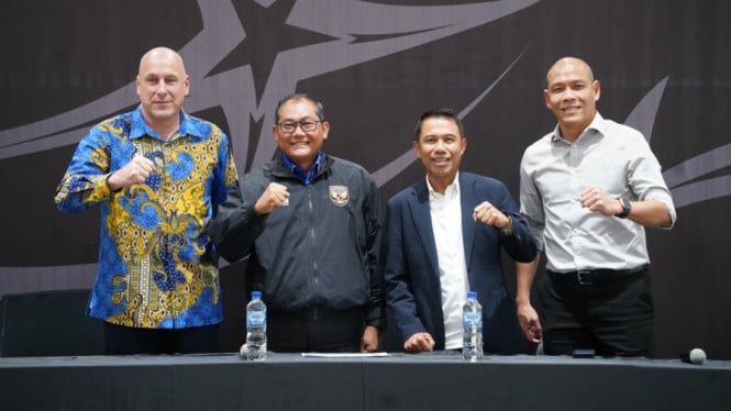 Pelatih U-17 Naik Pangkat! Nova Arianto Diproyeksikan untuk Timnas Indonesia Senior, Nova Arianto: Dari Lapangan ke Bangku Pelatih, dengan Prestasi Nyata, Erick Thohir: “Nova Tak Perlu Diperdebatkan Lagi”, Strategi PSSI: Promosi Bertahap sebagai Standar Baru, Timnas U-20: Estafet Pembinaan, Bukan Awal Baru, Bisakah Nova Arianto Tangani Timnas Senior?, Dukungan Penuh dari PSSI: Kunci Keberhasilan, Kesimpulan: Era Baru Sepak Bola Indonesia Dimulai dari Pelatih Lokal
