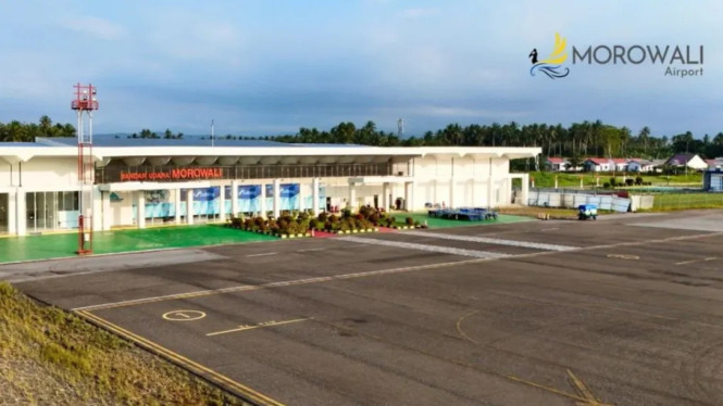 Bukan Bandara IMIP! Ini Fakta Beda Bandara IMIP dan Bandara Morowali yang Diresmikan Jokowi, Konteks Peresmian: Bandara Morowali, Bukan IMIP, Perbedaan Lokasi: Jaraknya Lebih dari 50 Kilometer, Perbedaan Pengelola dan Status Hukum, Mengapa Bandara IMIP Jadi Kontroversi?, Data Perbandingan Lengkap: IMIP vs Morowali, Kesimpulan: Jangan Campuradukkan Infrastruktur Swasta dan Negara