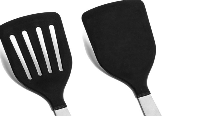 Jangan Asal Beli! Spatula Murah Bisa Sebabkan Kanker, Ini Ciri-Cirinya, Mengapa Spatula Bisa Jadi Sumber Paparan Zat Karsinogenik?, Ciri-Ciri Spatula Berbahaya yang Harus Diwaspadai, Bahan Spatula yang Aman Menurut Pakar IPB, Bahaya Tersembunyi: Mikroplastik dari Spatula Plastik, Tips Memilih Spatula Aman: Panduan Praktis, Kesimpulan: Keselamatan Dimulai dari Alat Masak yang Tepat