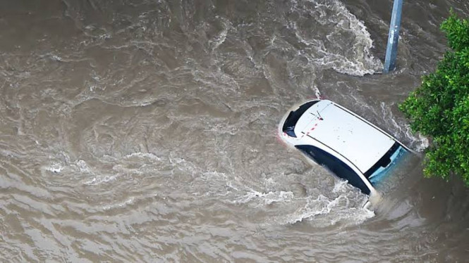 Merawat Mobil Usai Terendam Banjir