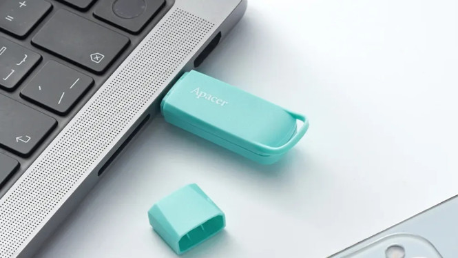 Dari Sampah Jadi SSD Canggih: Apacer Rilis AS714 &amp; Seri Eco dengan Plastik Daur Ulang, Seri Eco: Penyimpanan Digital yang Peduli Bumi, AS714 Portable SSD: Performa Profesional dalam Genggaman, Fitur Unggulan untuk Kreator:, Mengapa Plastik Daur Ulang Bukan Sekadar Gimmick?, Tren Industri: Apacer Tak Sendirian dalam Inovasi Hijau, Harga dan Ketersediaan, Kesimpulan: Penyimpanan Masa Depan Harus Cepat, Aman, dan Hijau