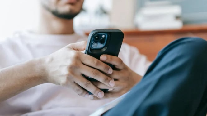 Gratis Tapi Legal! Daftar Aplikasi Nonton Siaran TV Langsung di HP 2025, 1. Vision+ – All-in-One untuk Penggemar Tayangan Lokal, 2. Mola TV – Untuk Pecinta Olahraga &amp; Hiburan Berkualitas, 3. Netverse – Platform Lokal dengan Konten Ringan &amp; Fleksibel, 4. IndiHome TV – Nonton TV Rumahan, di Mana Saja, 5. RCTI+ Superapp – Nonton Siaran MNC Group Tanpa Ketinggalan, 6. Vidio – Platform Streaming Terlengkap dengan Siaran Langsung
