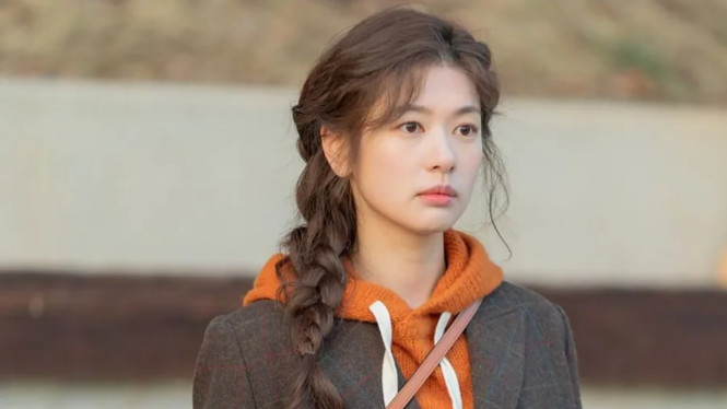 10 Drama Korea Terbaik Jung So Min Selain Would You Marry Me, Wajib Masuk Watchlist, 1. BAD GUY (2010), 2. D DAY (2015), 3. THE SOUND OF YOUR HEART (2016), 4. MY FATHER IS STRANGE (2017), 5. BECAUSE THIS IS MY FIRST LIFE (2017), 6. THE SMILE HAS LEFT YOUR EYES (2018), 7. FIX YOU (2020), 8. MONTHLY MAGAZINE HOME (2021), 9. ALCHEMY OF SOULS (2022), 10. LOVE NEXT DOOR (2024)