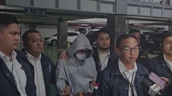 Dari Surabaya ke Semarang, Pelarian Resbob Berakhir di Tangan Polisi, Kronologi Penangkapan: Dari Pelarian hingga Digelandang ke Polda Jabar, Konten Viral yang Picu Kemarahan Publik, Jejak Pelarian: Surabaya → Surakarta → Semarang, Ancaman Hukuman: Pasal 28 Ayat 2 UU ITE, Hingga 6 Tahun Penjara, Respons Publik dan Makna Simbolik Penangkapan Ini, Kesimpulan: Pelarian Berakhir, Proses Hukum Dimulai